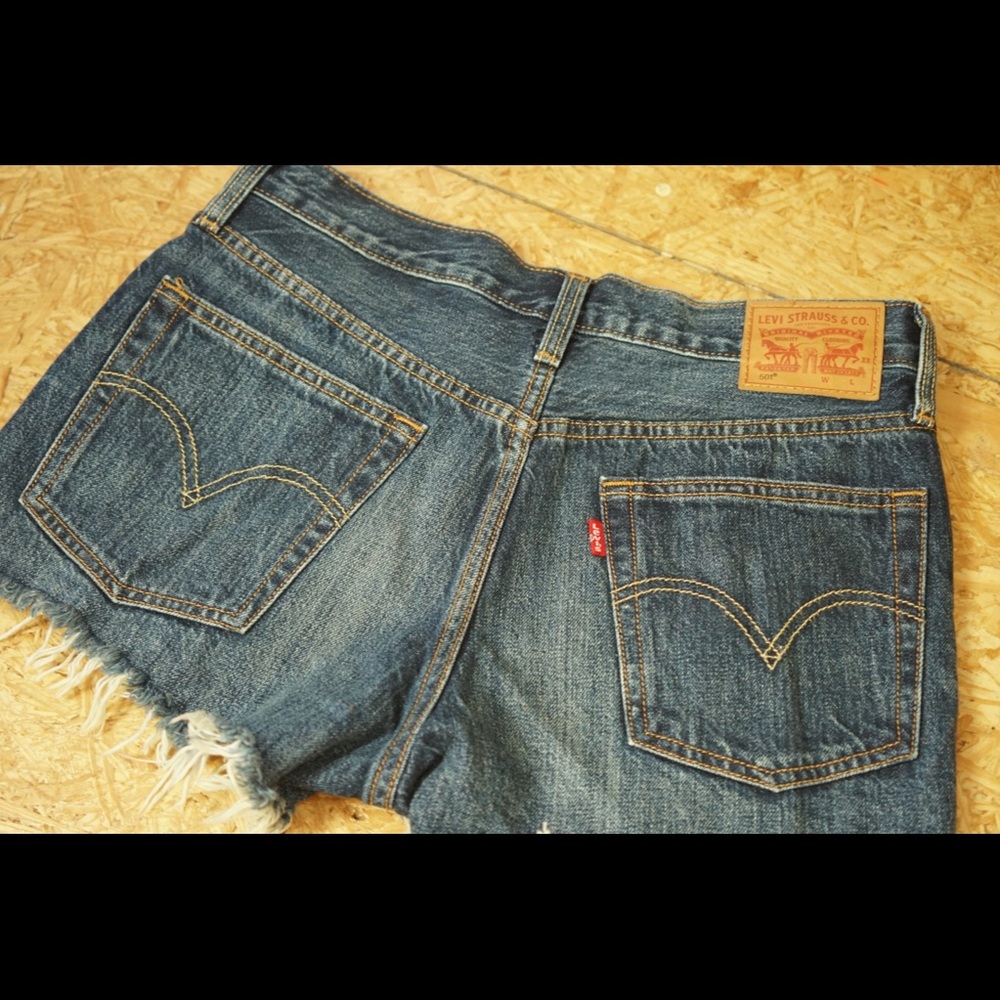 Cute Levi cutoff shorts!!